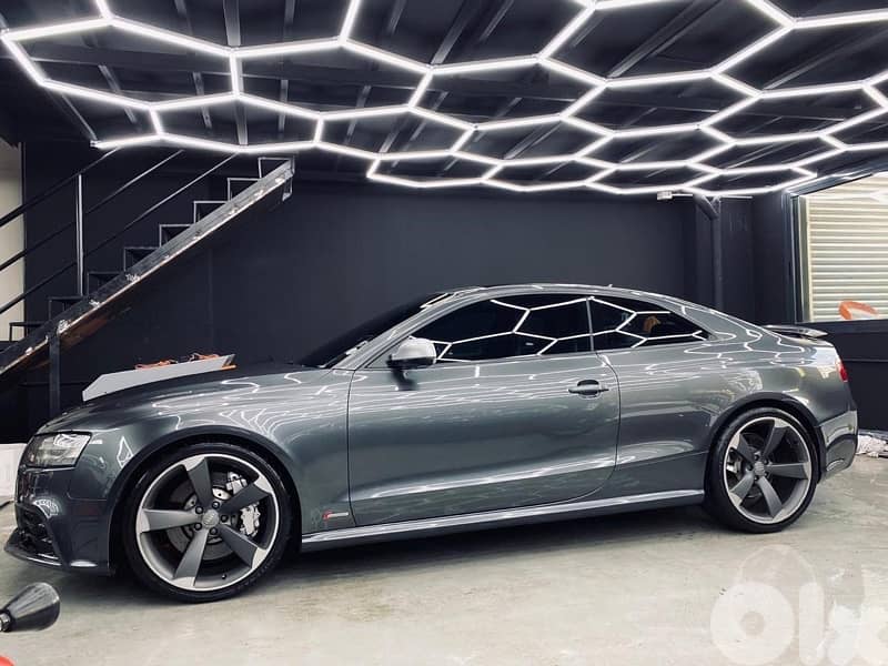 Audi RS5 2011 0