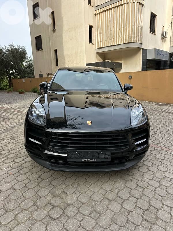 Porsche Macan 2019 black on red (clean carfax-57000 miles) 0