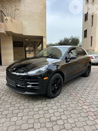 Porsche Macan 2019 black on red (clean carfax-57000 miles)