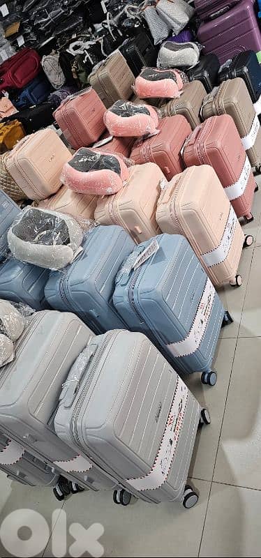 8I-539225 at 50% OFF set 4 bags + GIFT suitcase luggage unbreakable 0
