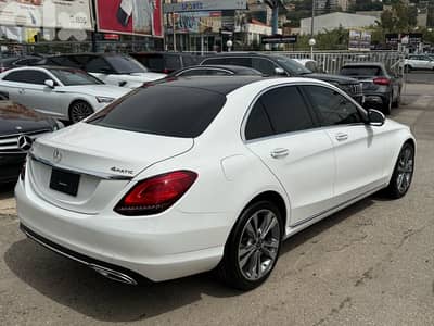 Mercedes-Benz C300 4matic 2019  clean carfax