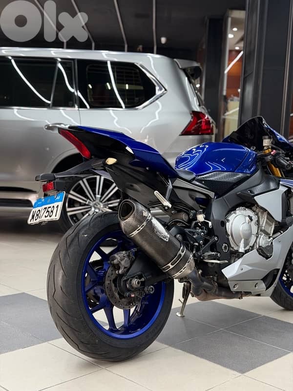 Yamaha R1 4