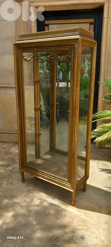 A french vitrine