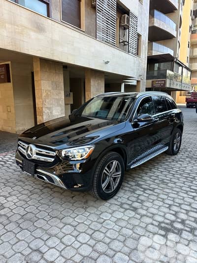 Mercedes GLC 300 4matic 2020 black on black (clean carfax-72000 miles)