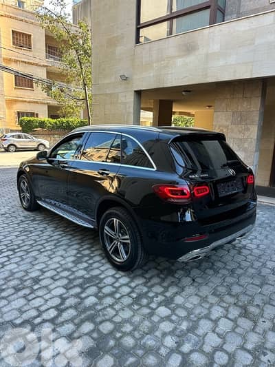 Mercedes GLC 300 4matic 2020 black on black (clean carfax-72000 miles)
