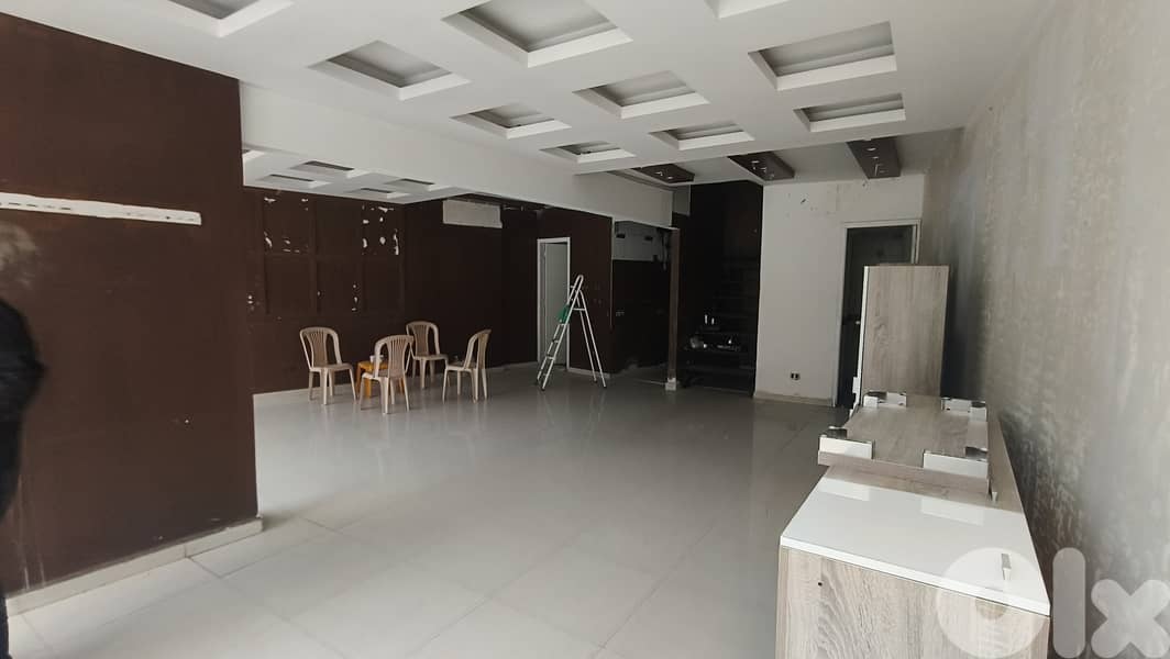 RWK155MF - Shop for rent in Ballouneh in a prime location 0