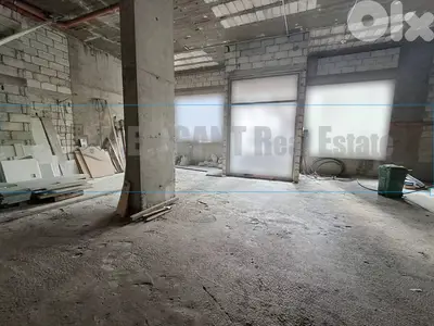 Showroom with Terrace | for Rent | Downtown | Prime Location