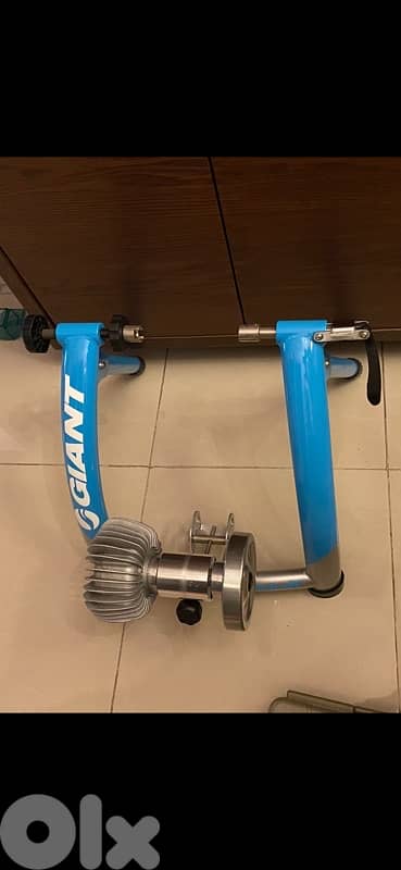Giant Bicycle Home trainer 0