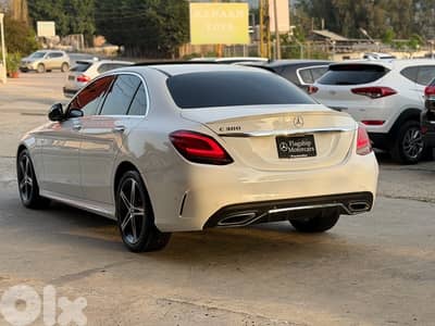 C300 model 2021 32000 miles super clean