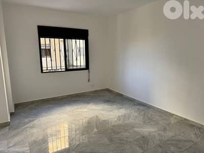 للبيع شقق في جعيتا عين ريحاني و ذوق ٢ و ٣ونوم بافضل الاسعار مع تراس