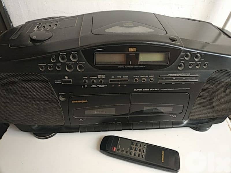 Vintage Samsung portable boombox stereo system - Not Negotiable 0
