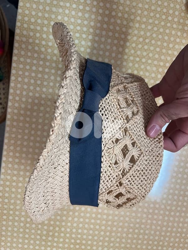 H&M woman’s hat 1