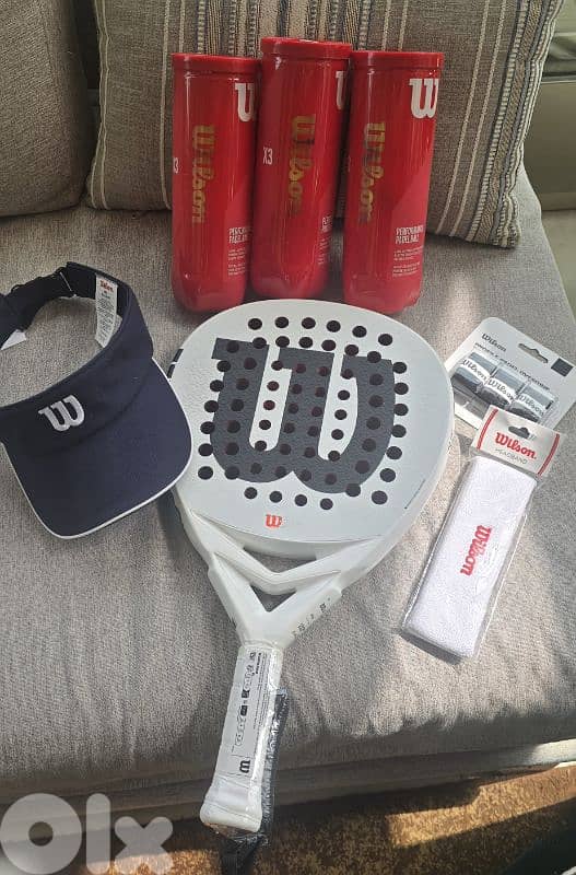 Wilson padel racket, wisor hat, head band, padel over grips & balls 0