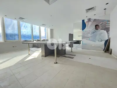 RAO26-5026 Office 215 m² for Sale – Verdun (Commercial Building)