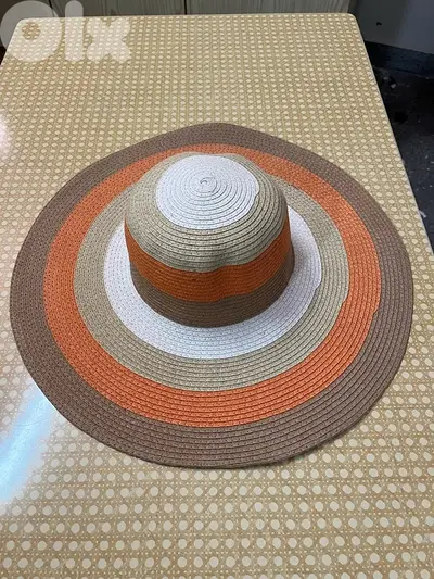 stripped floppy sun woman’s hat