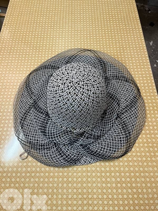 black and grey fascinator-style dress hat 0