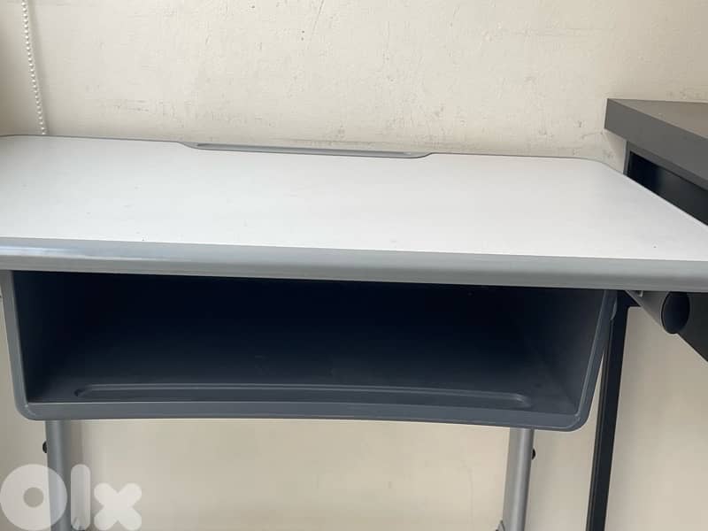 desk for kids- Pandaplast barely used 0