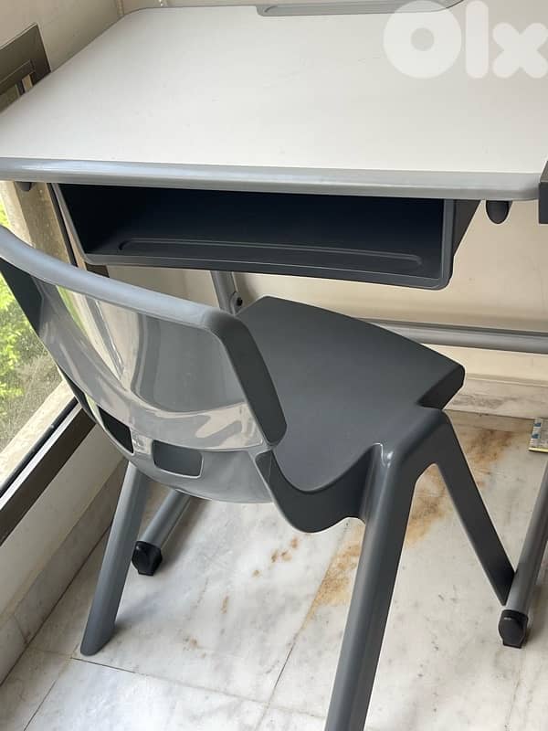 desk for kids- Pandaplast barely used 1