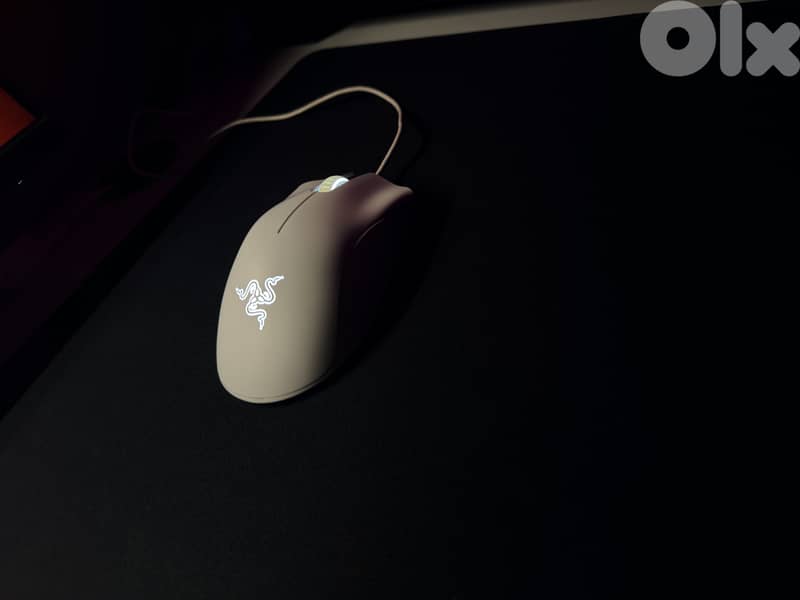 Razer deathadder essential used but new only used 2 weeks no box 0