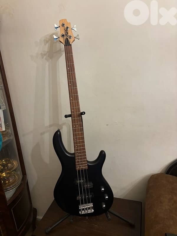 Cort bass electric guitar 0