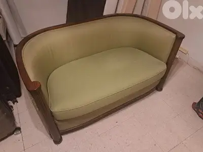 كنبايتان لون فستق (بحاجة لتنجيد) / 2 sofas