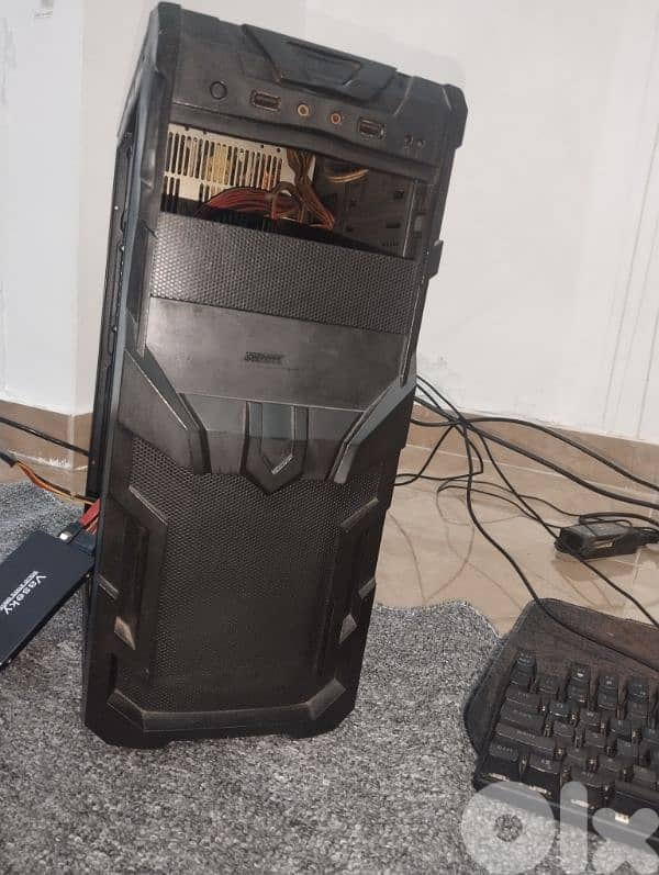 computer case and parts for sale 0