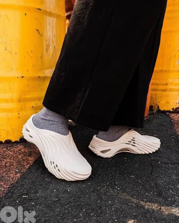 Authentic Crocs Echo Wave Women 0