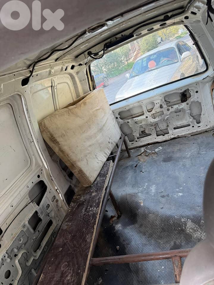 Nissan 2001 3