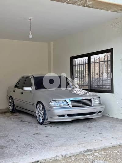 Mercedes-Benz C230
