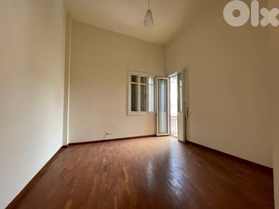 Spacious Apartment for Rent in Achrafieh – Monot شقة واسعة للإيجار