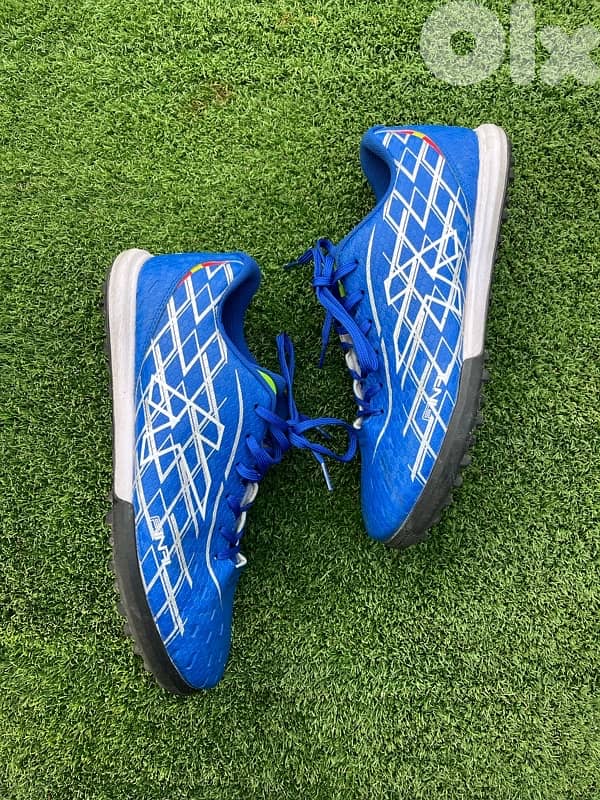 football shoes 0