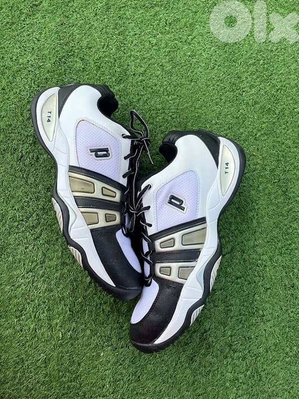 tennis shoe 0