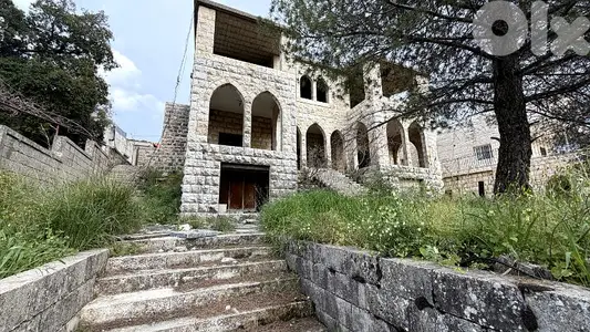 RWB362CA - Old house with land for sale in Lehfed Jbeil