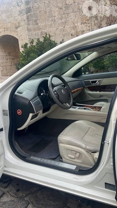 Jaguar XF 2009