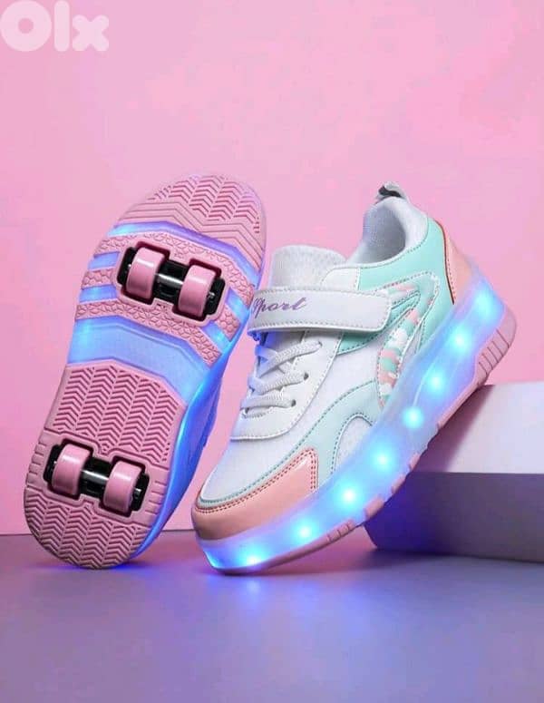 New Fashionable Led Light-Up Roller Shoes With 4 Wheel Roller Skates 1