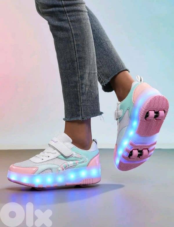 New Fashionable Led Light-Up Roller Shoes With 4 Wheel Roller Skates 3