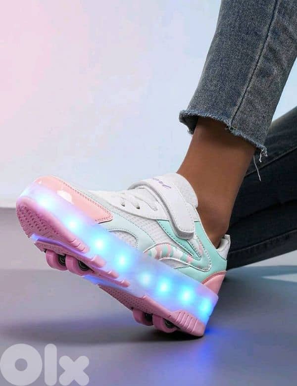 New Fashionable Led Light-Up Roller Shoes With 4 Wheel Roller Skates 4