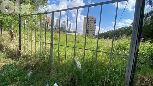 Land 1600 sqm plain prime location good for food court
