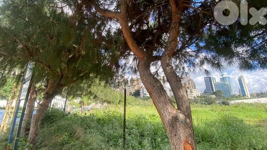 Land 1600 sqm plain prime location good for food court