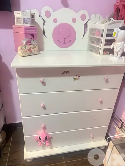 girl bedroom for sale in perfect condition.