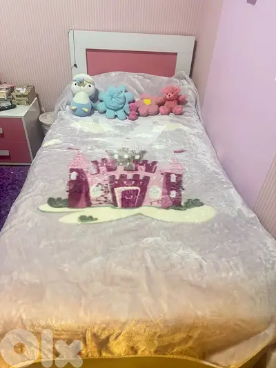 Pink girl bedroom