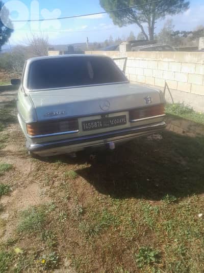 مرسيدس بنز  200 سريس 1981
