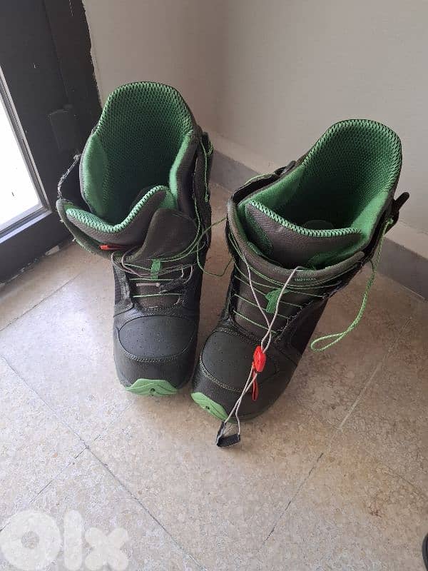 snowboarding boot 0