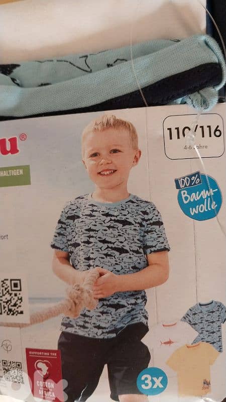 boy wears 0