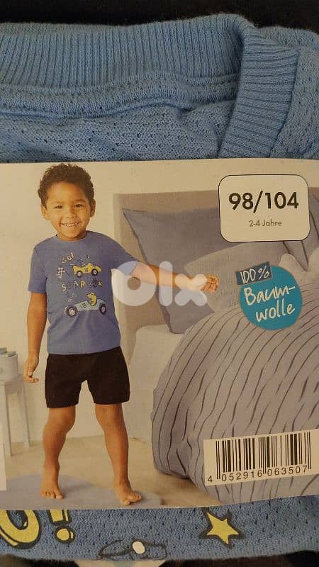 boy wears 6