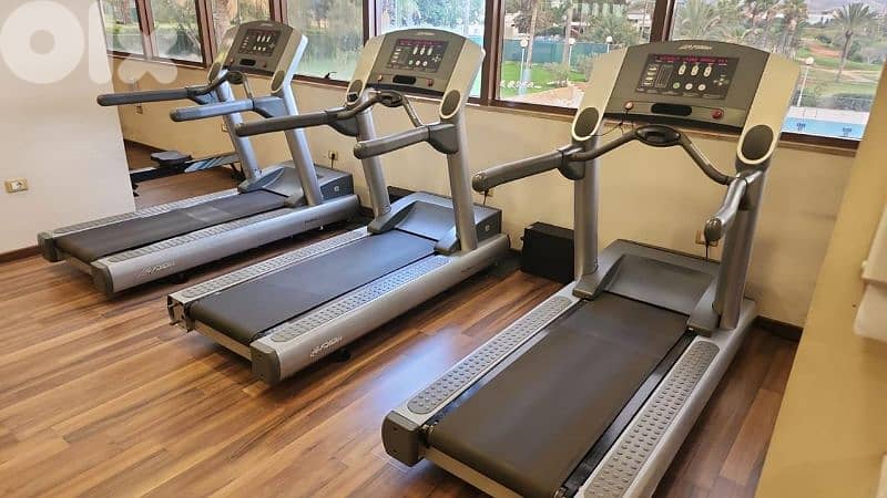 Treadmill Life Fitness 1