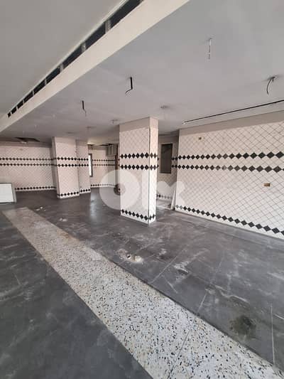 SHOWROOM | AWKAR | 14 PARKING SPOTS | MAIN ROAD, (AWR-121)