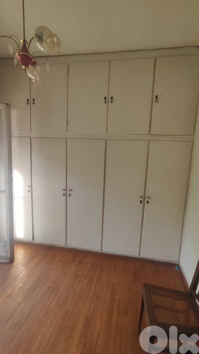 Small Apartment for Sale in Athens - شقة صغيرة للبيع في أثينا