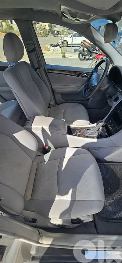 Mercedes-Benz C240  2004