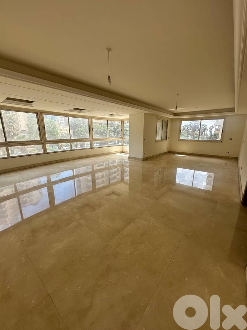 Luxurious Aaprtment For Sale In Ramlet El Bayda 0